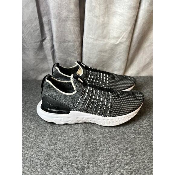 Size 9 - Nike React Phantom Run Flyknit 2 Black Smoke Grey CJ0277-003
